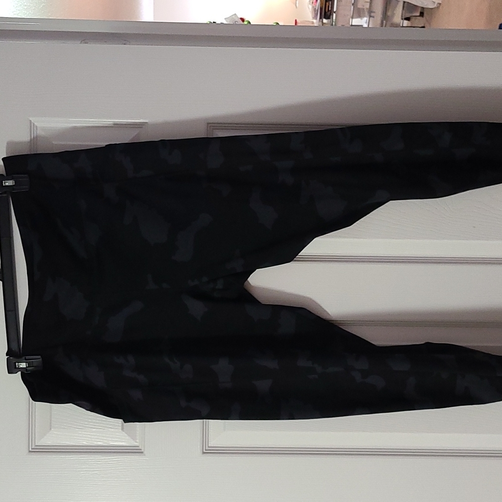 Camo black and grey knit leggings with pockets